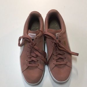 Puma suede shoes only worn once